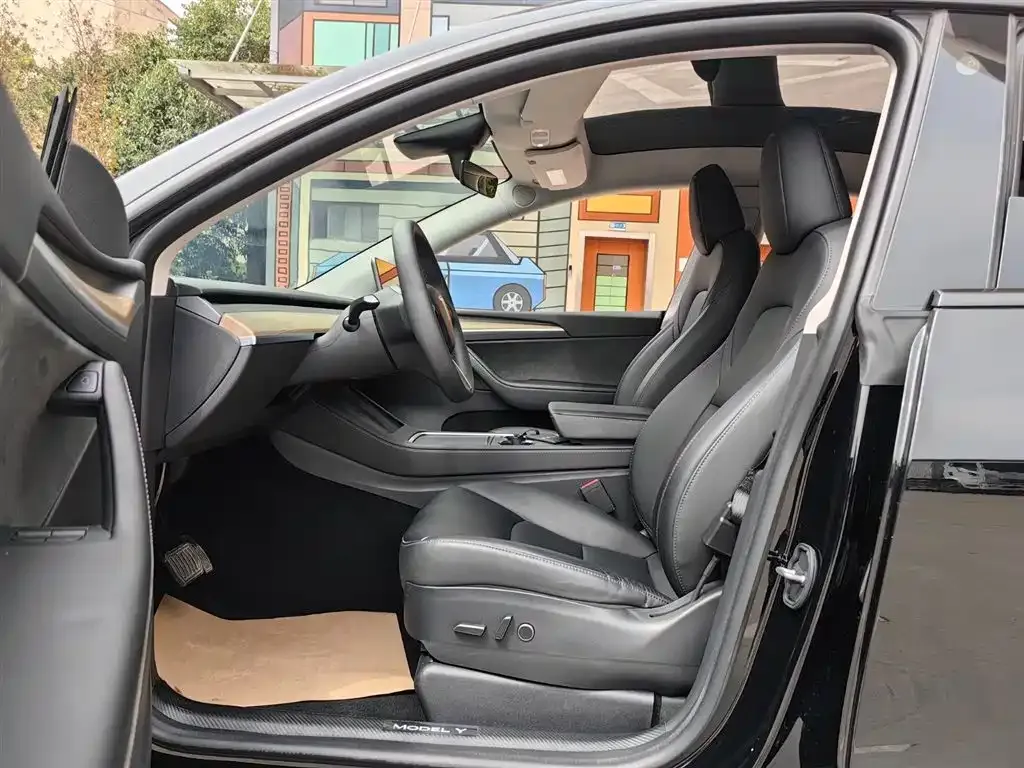 Tesla Model Y — фото 5