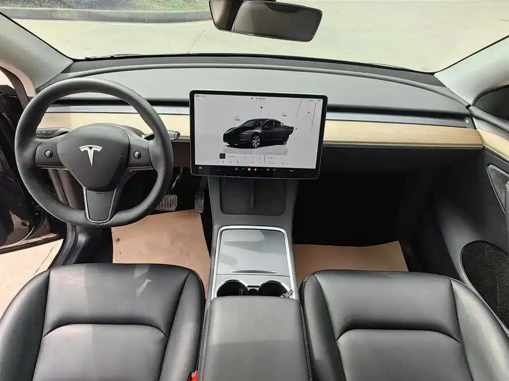 Tesla Model Y — фото 3