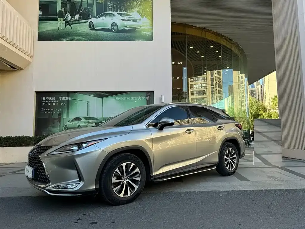 Lexus RX — фото 1