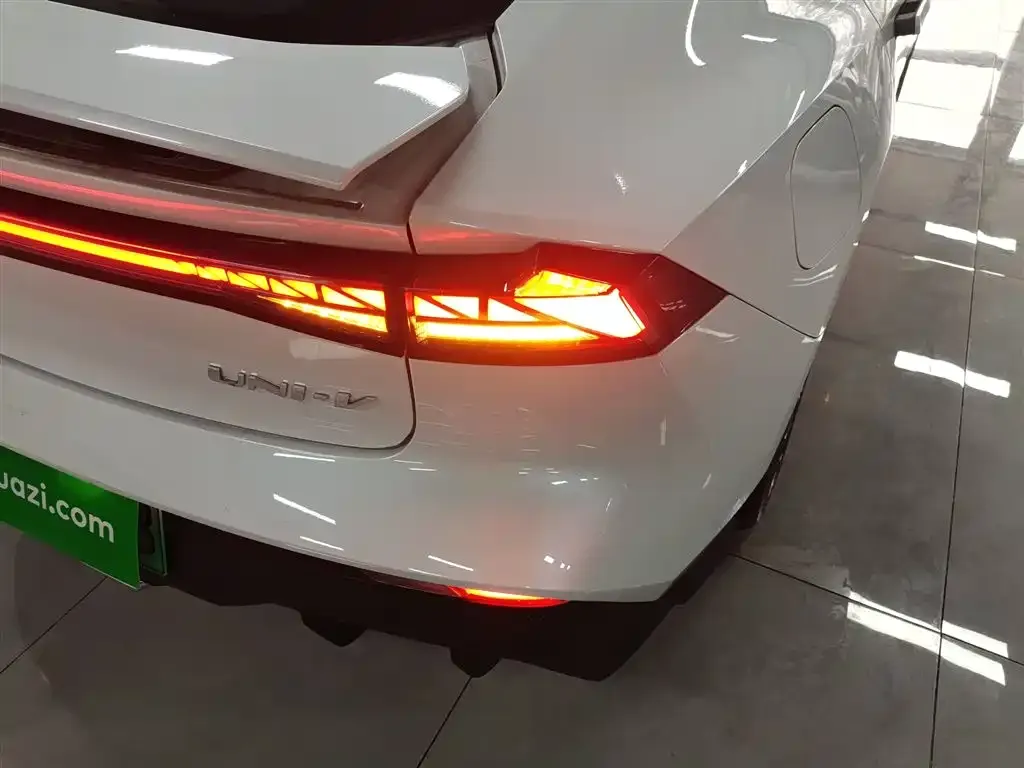 Changan UNI-V iDD 2025 из CN, фото 9