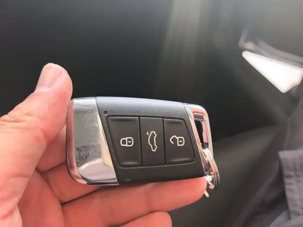 Volkswagen Passat 2023 из CN, фото 3