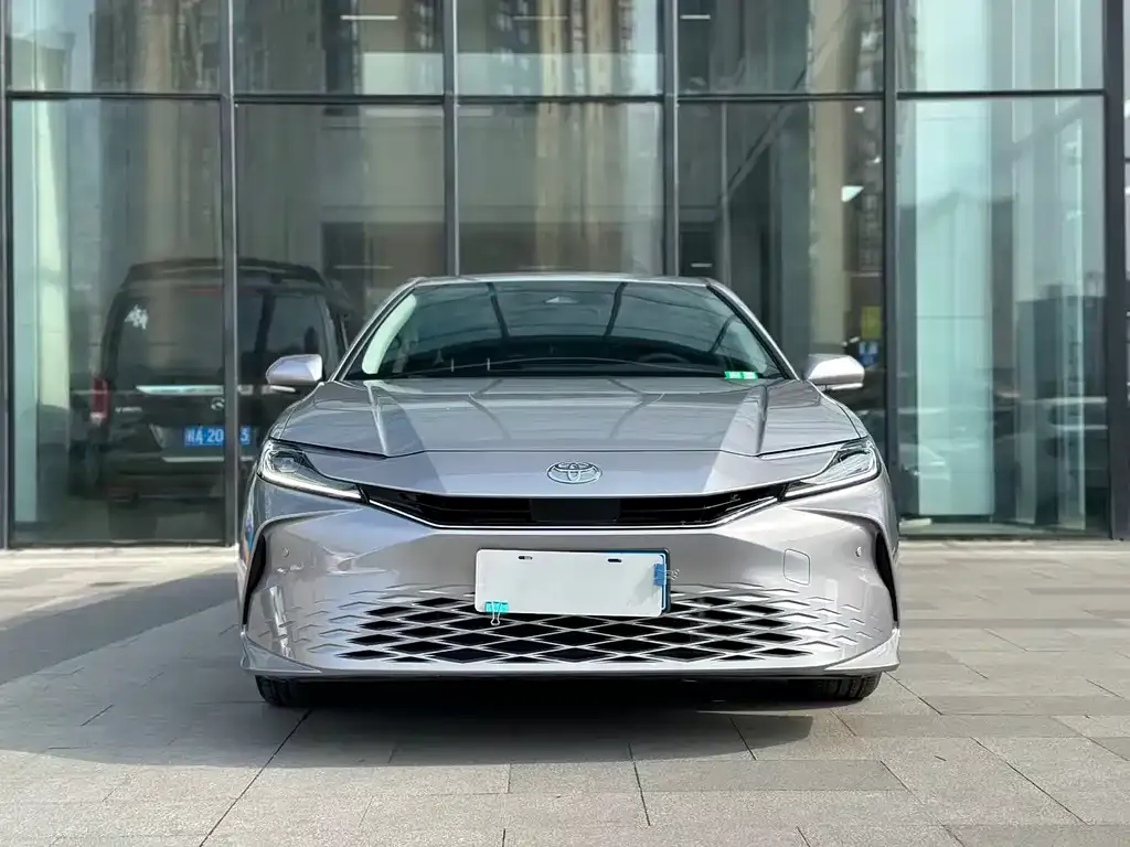 Toyota Camry 2025 из CN, фото 2