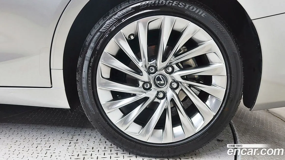 Lexus ES 2026 из KR, фото 3