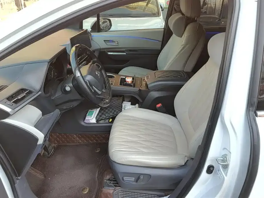 Toyota Sienna — фото 3