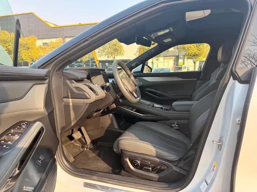 BYD L EV 2025 из CN, фото 8