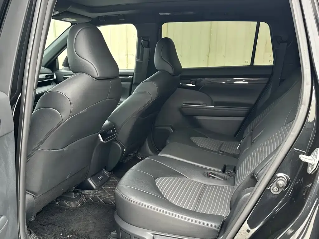 Toyota Crown Kluger 2021 из CN, фото 5