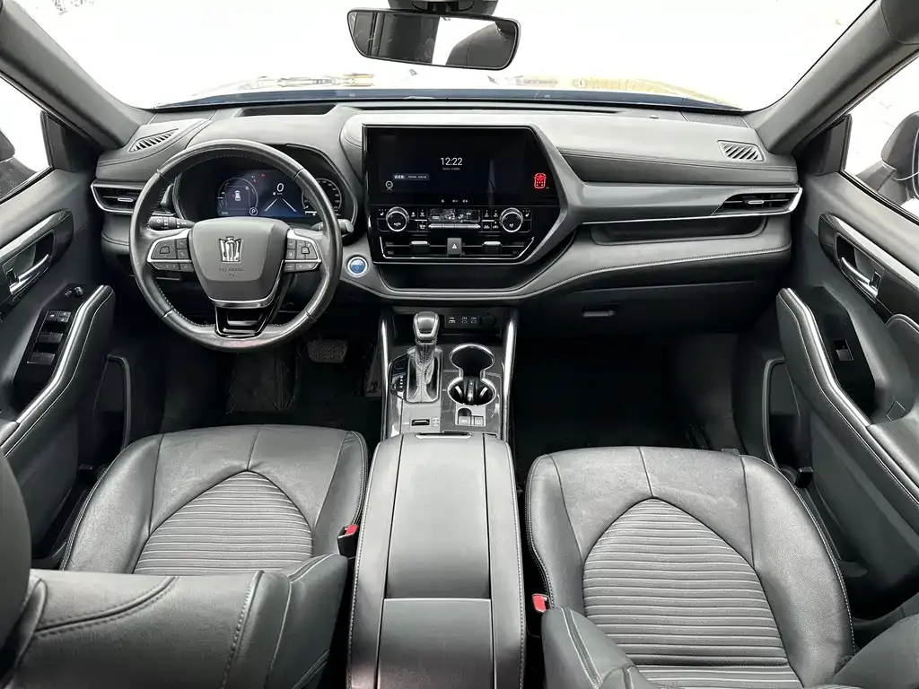 Toyota Crown Kluger 2021 из CN, фото 9