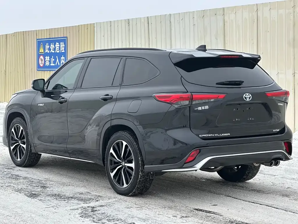 Toyota Crown Kluger 2021 из CN, фото 2