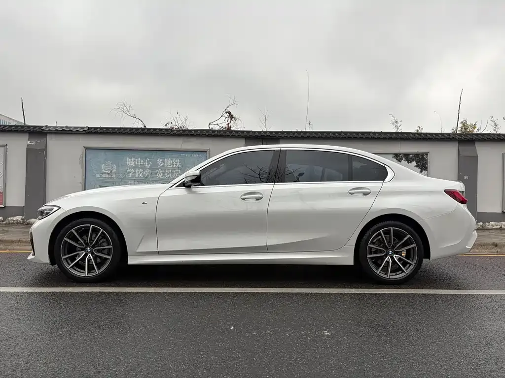 BMW 3 Series 2022 из CN, фото 2