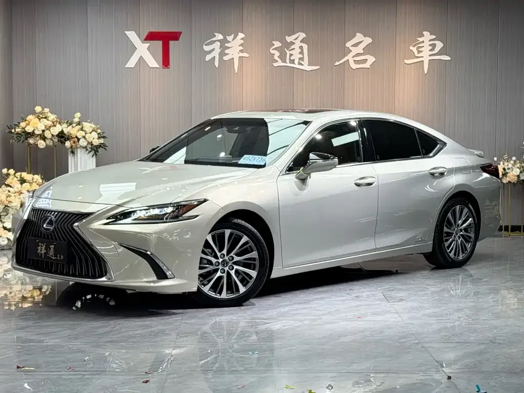 Lexus ES — фото 1