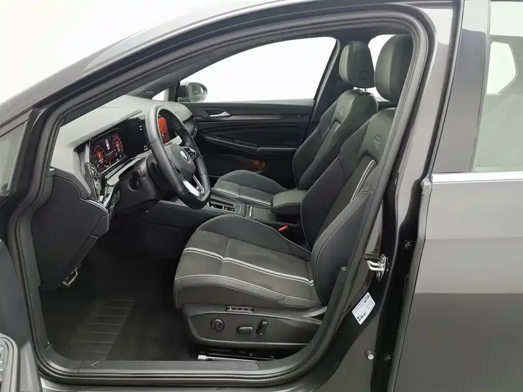 Volkswagen Golf 2023 из CN, фото 7
