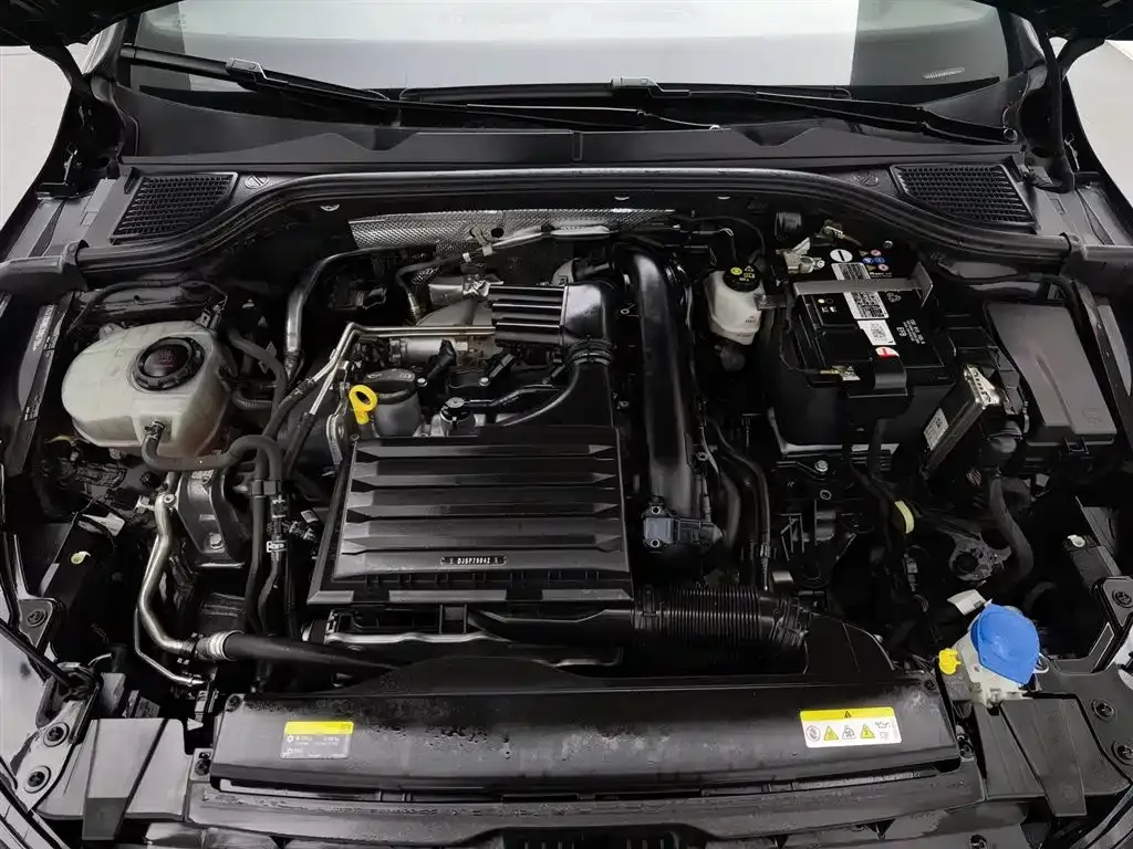 Volkswagen Golf 2023 из CN, фото 10