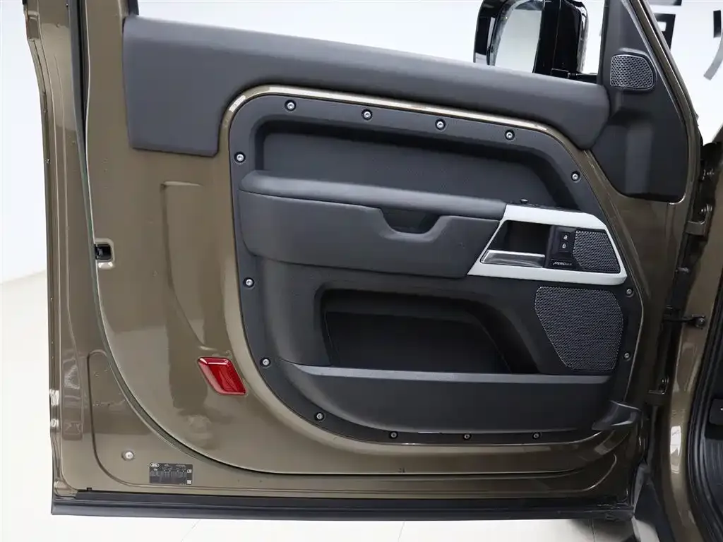 Land Rover Defender 2023 из CN, фото 2