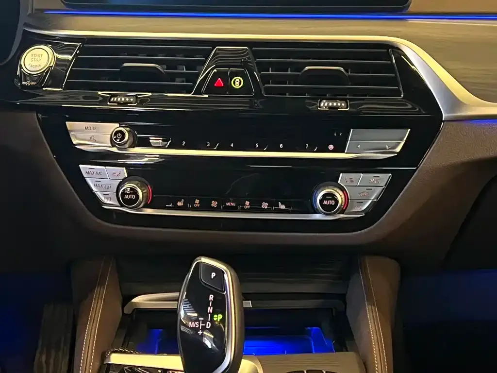 BMW 5 Series 2023 из CN, фото 2