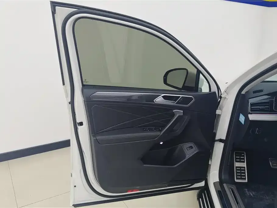 Volkswagen Tiguan L 2022 из CN, фото 8