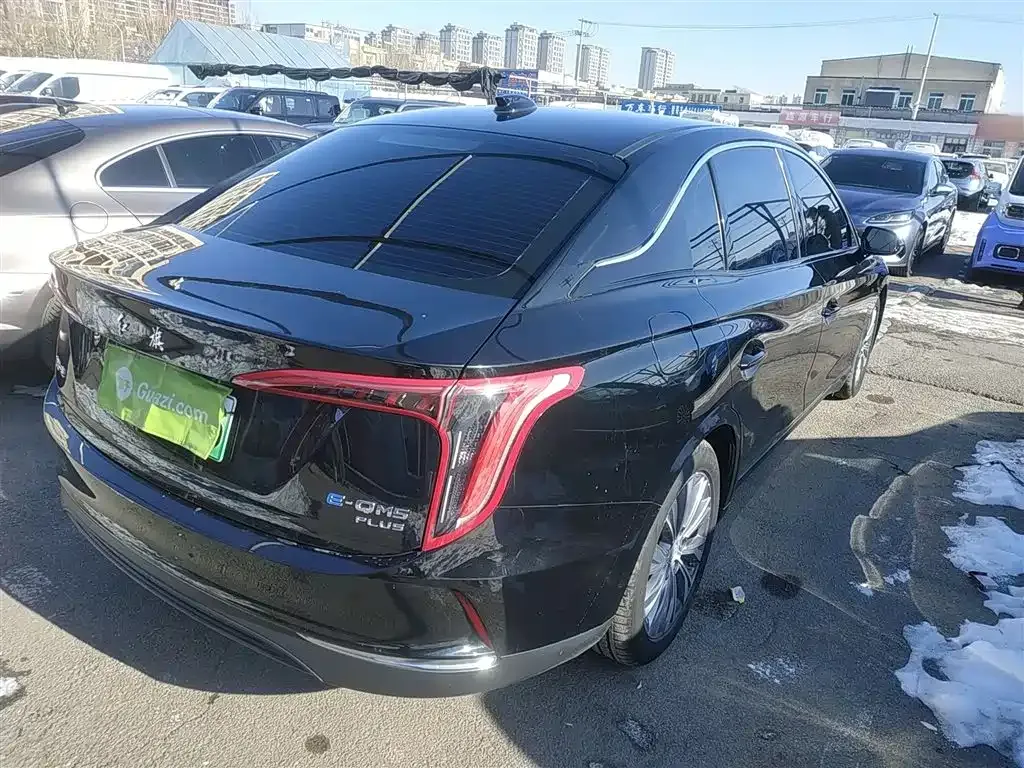 Hongqi E-QM5 — фото 8