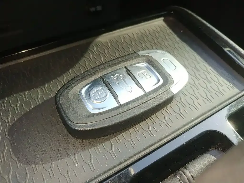Hongqi E-QM5 — фото 5