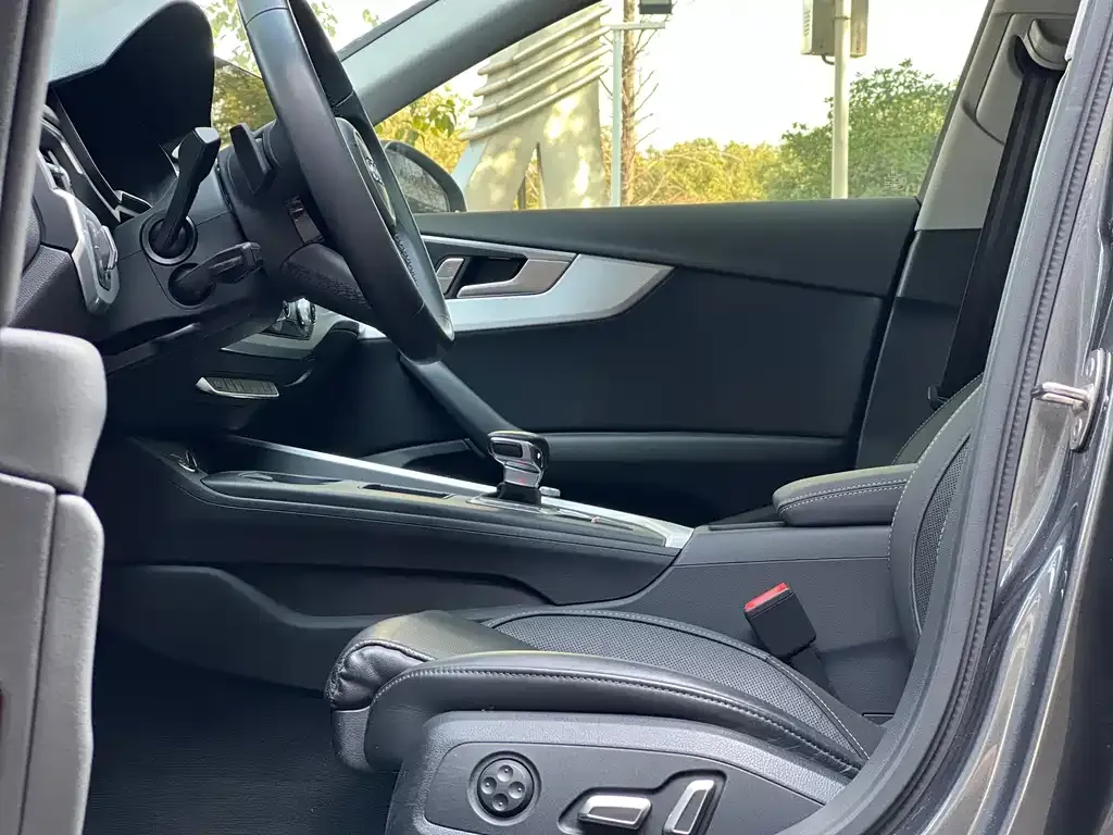 Audi A4L 2024 из CN, фото 3