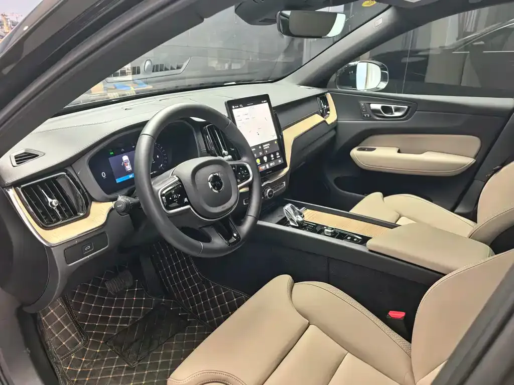 Volvo XC60 2025 из CN, фото 8