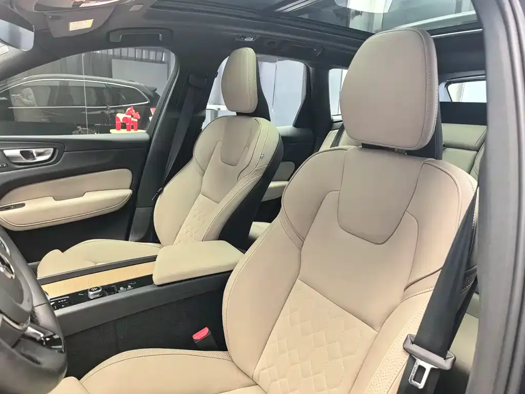 Volvo XC60 2025 из CN, фото 6