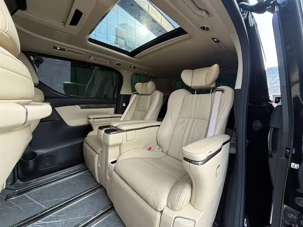 Toyota Vellfire 2023 из CN, фото 7