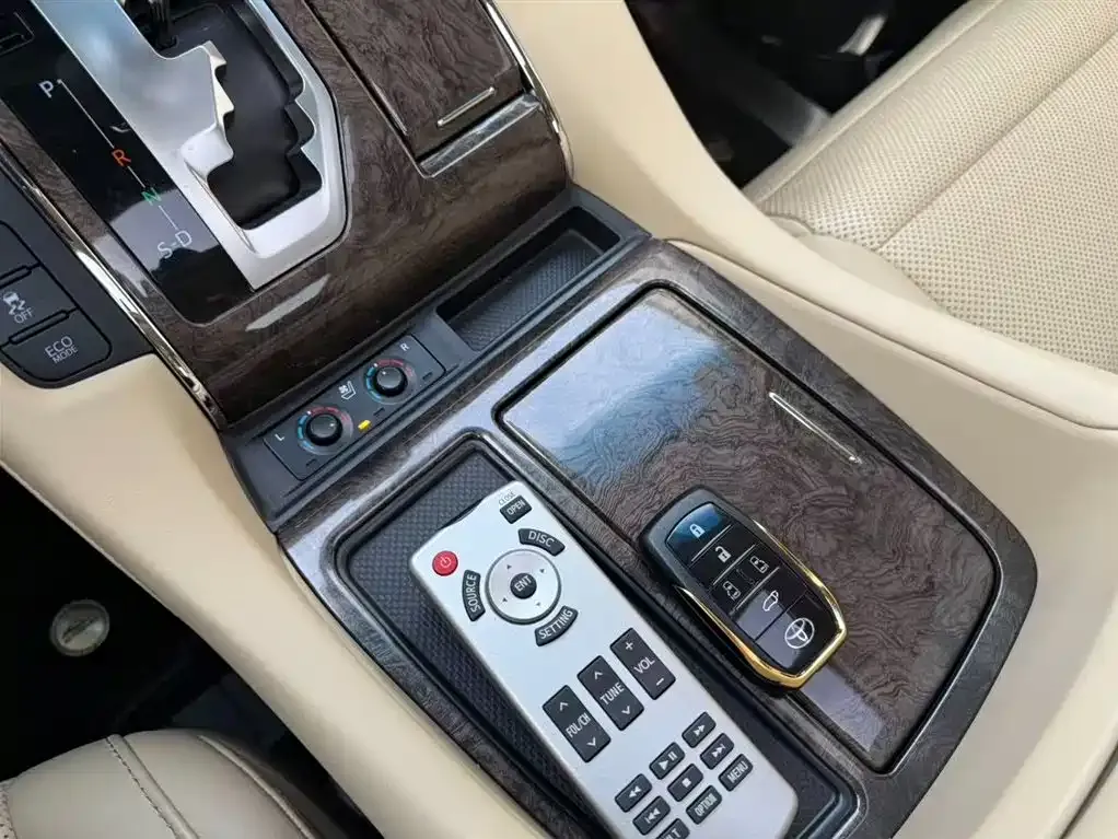 Toyota Vellfire 2023 из CN, фото 4