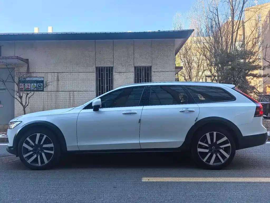 Volvo V90 2023 из CN, фото 4