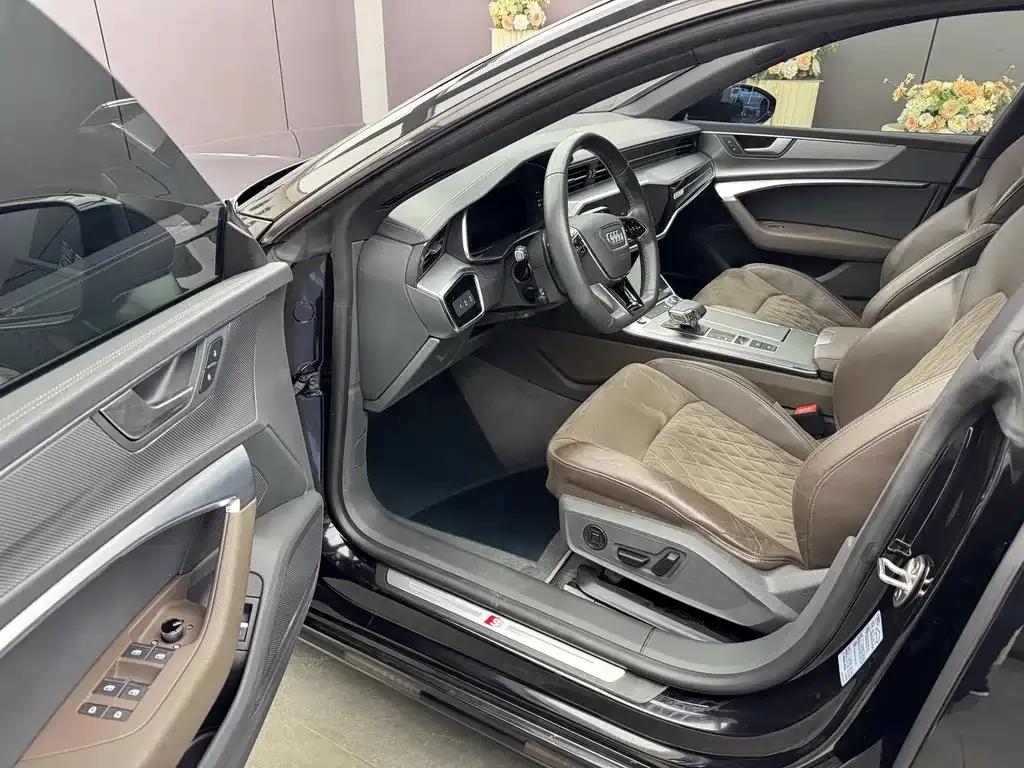 Audi A7L 2022 из CN, фото 2