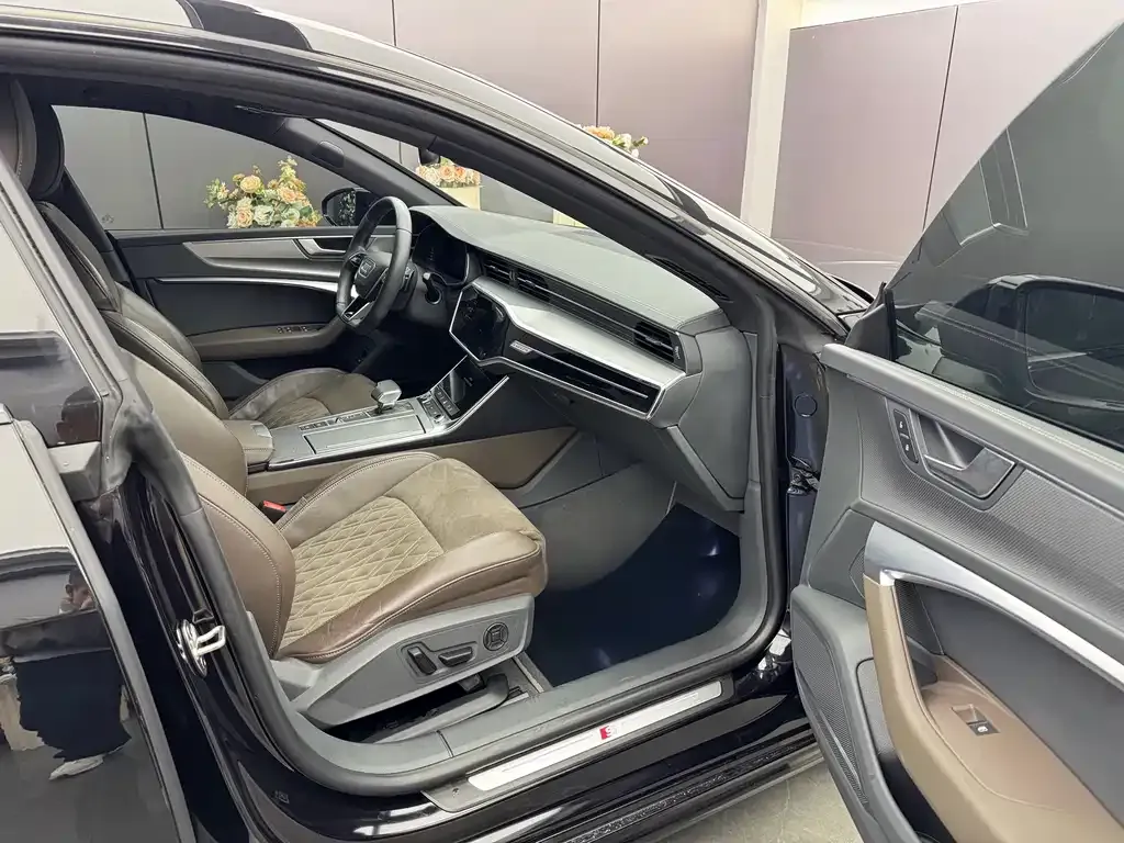 Audi A7L 2022 из CN, фото 5