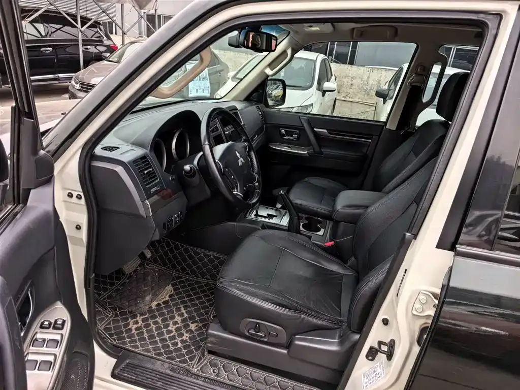 Mitsubishi Pajero (Import) 2022 из CN, фото 3