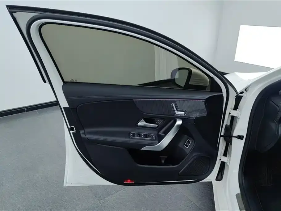 Mercedes-Benz A-Class 2023 из CN, фото 7