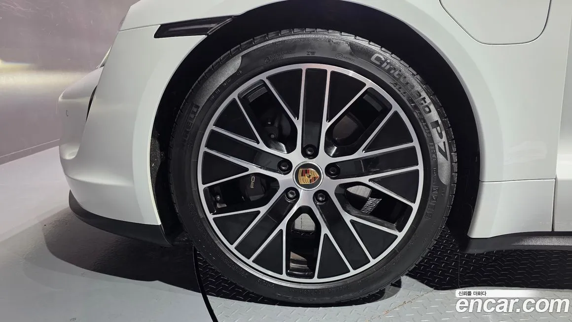 Porsche Taycan 2022 из KR, фото 10