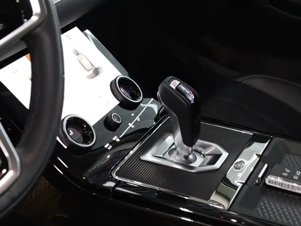 Land Rover Evoque 2024 из CN, фото 4