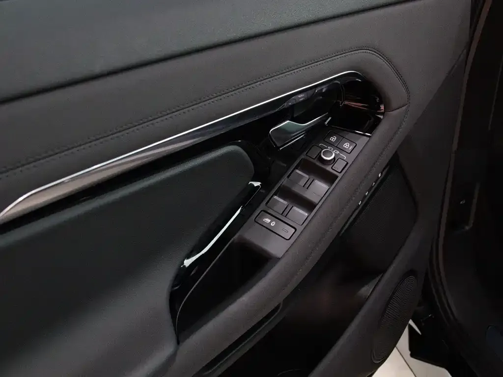 Land Rover Evoque 2024 из CN, фото 5