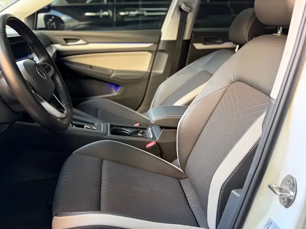Volkswagen Golf 2021 из CN, фото 9