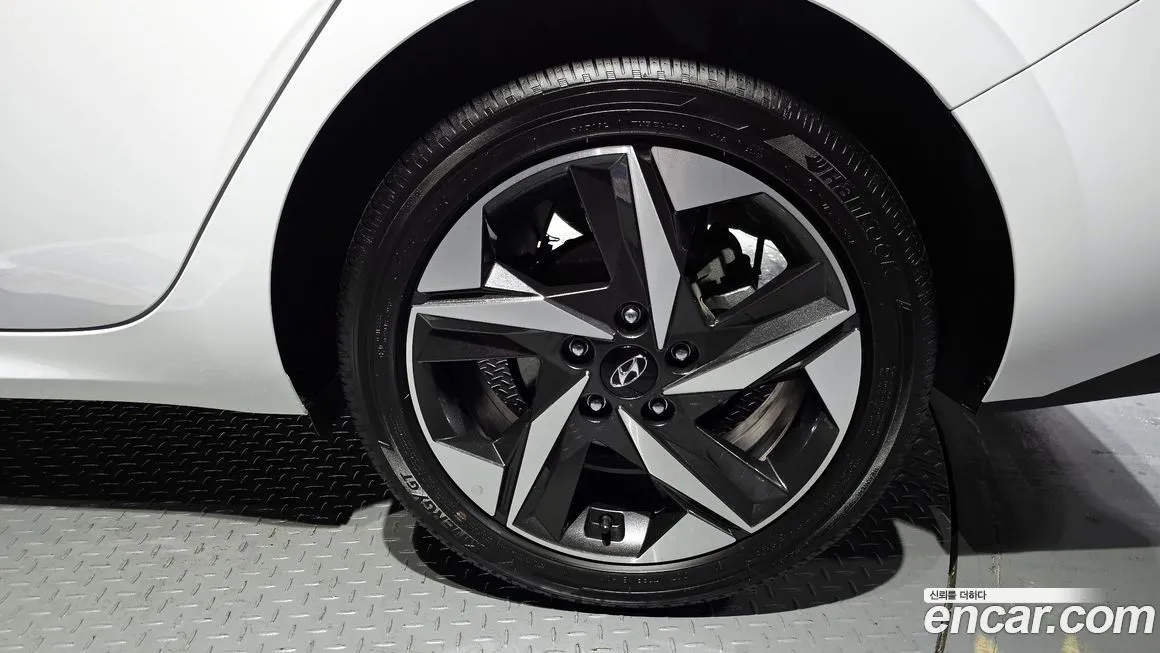 Hyundai AVANTE — фото 4