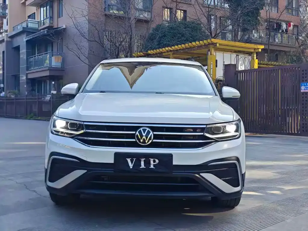 Volkswagen Tiguan L 2022 из CN, фото 2