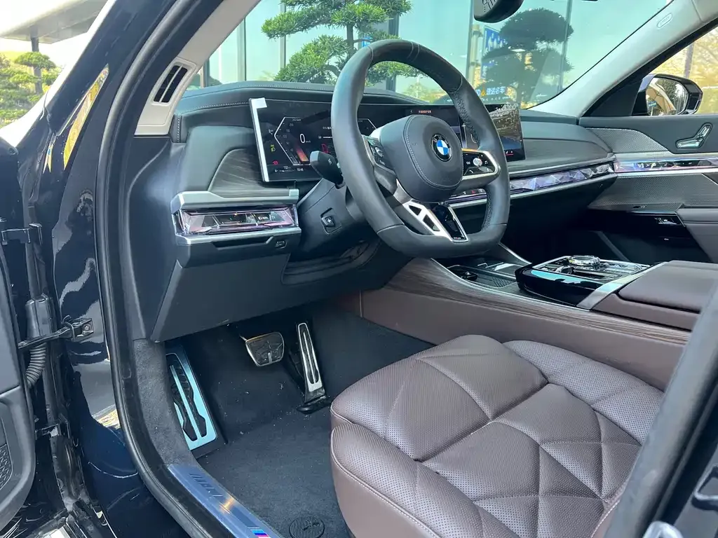 BMW 7 Series 2023 из CN, фото 2