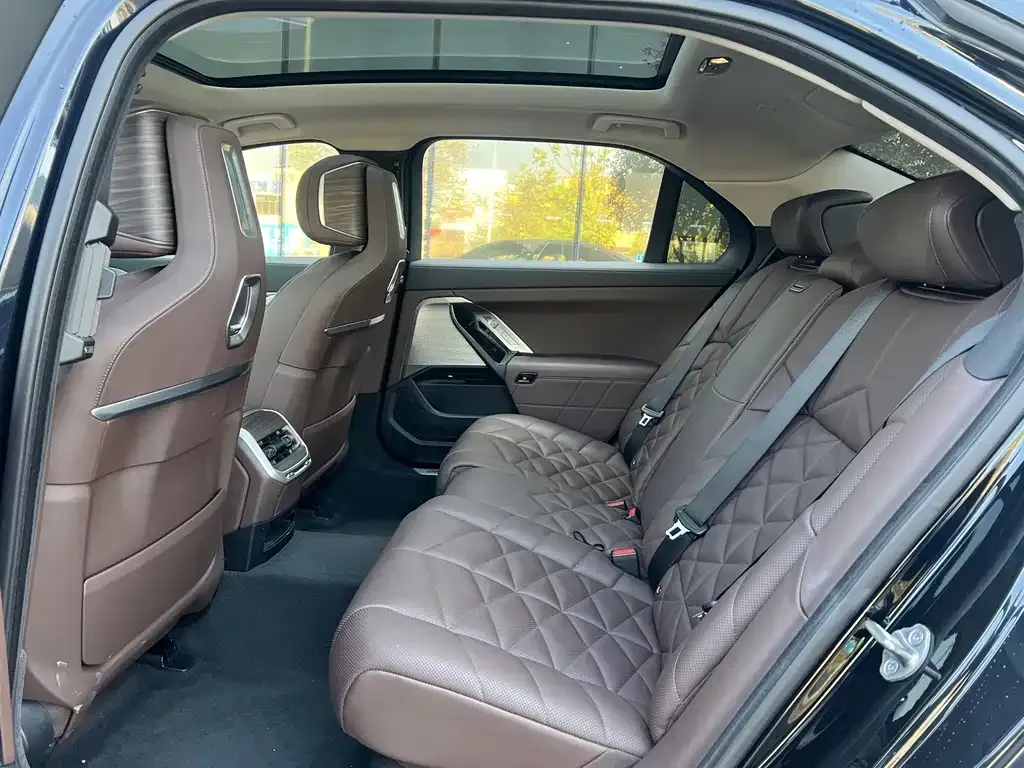 BMW 7 Series 2023 из CN, фото 6