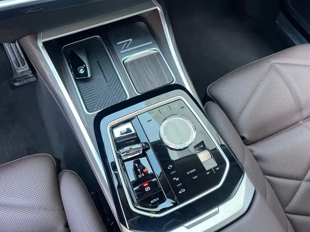 BMW 7 Series 2023 из CN, фото 3