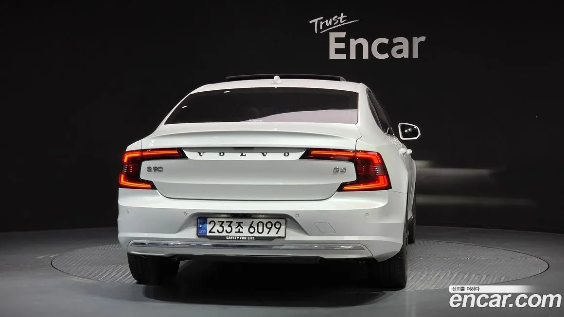 Volvo S90 2024 из KR, фото 3