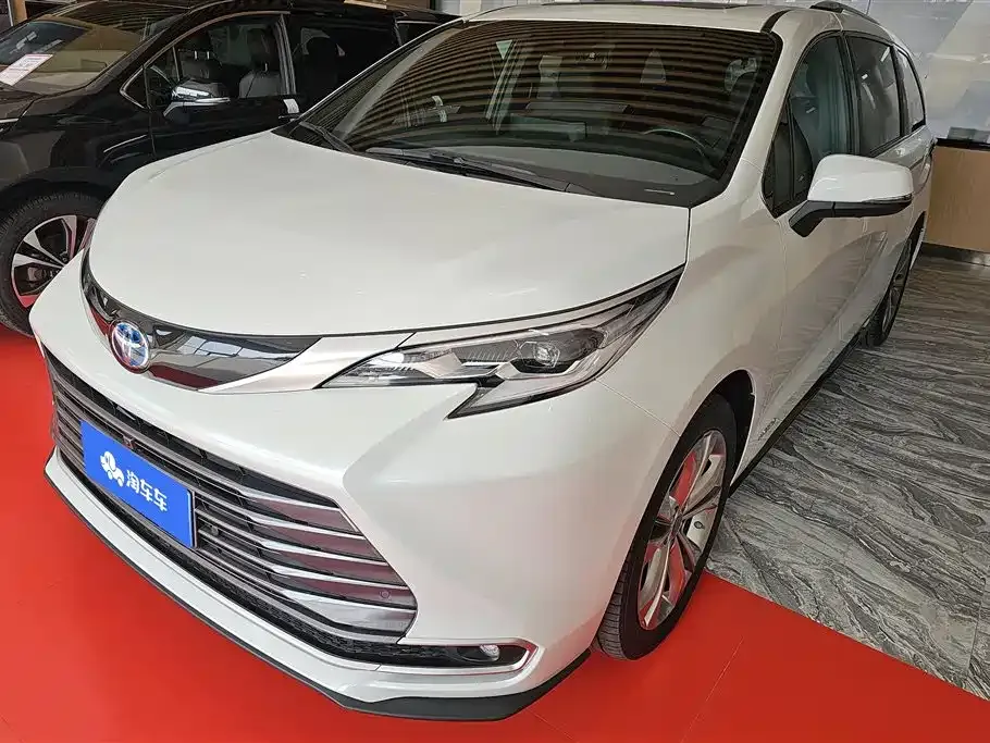Toyota Sienna 2023 из CN, фото 1