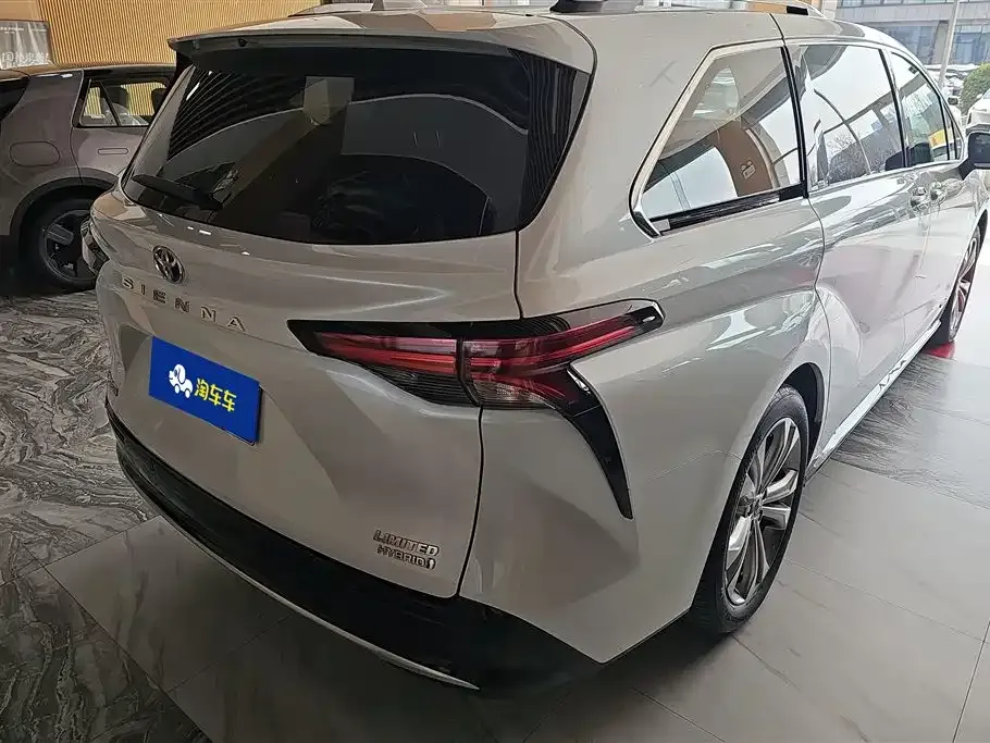 Toyota Sienna 2023 из CN, фото 5