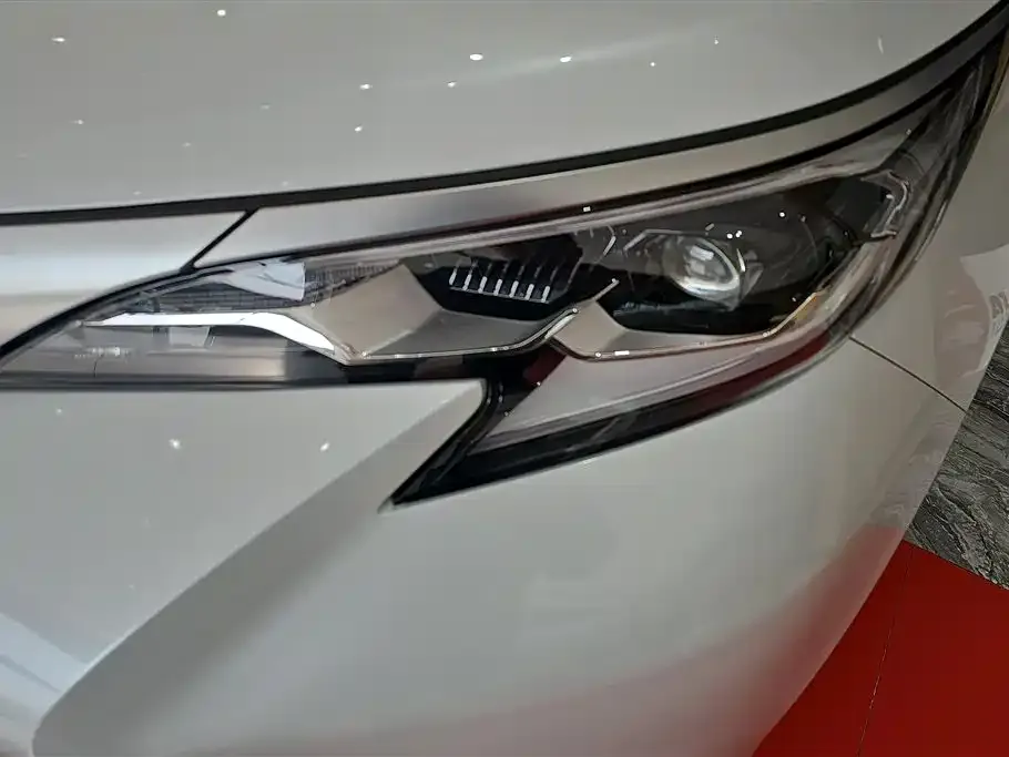 Toyota Sienna 2023 из CN, фото 2