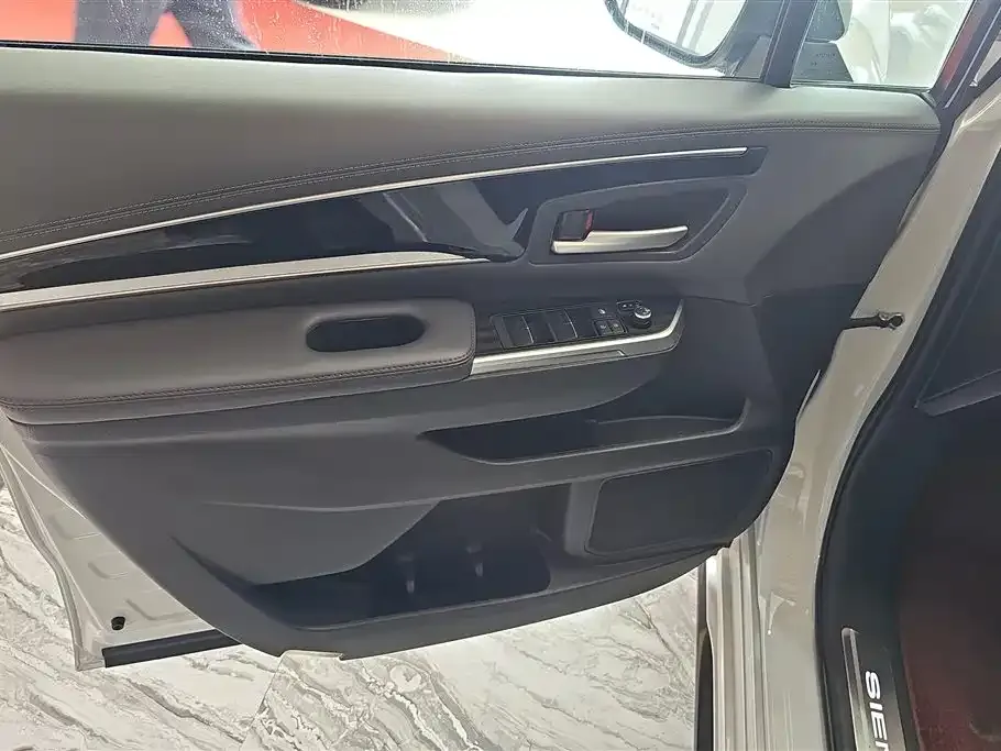 Toyota Sienna 2023 из CN, фото 3