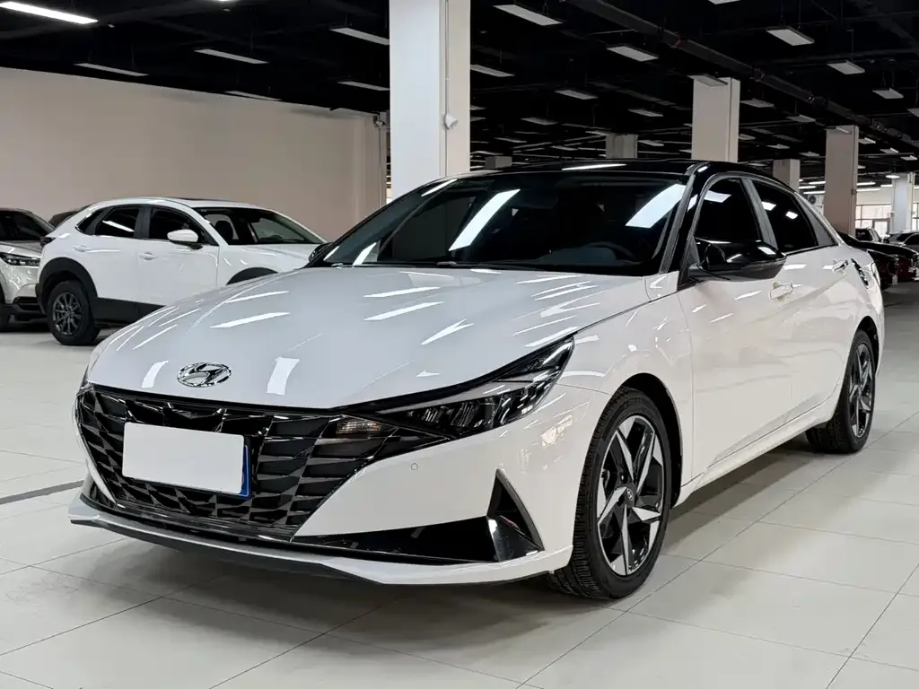 Hyundai Elantra 2023 из CN, фото 1