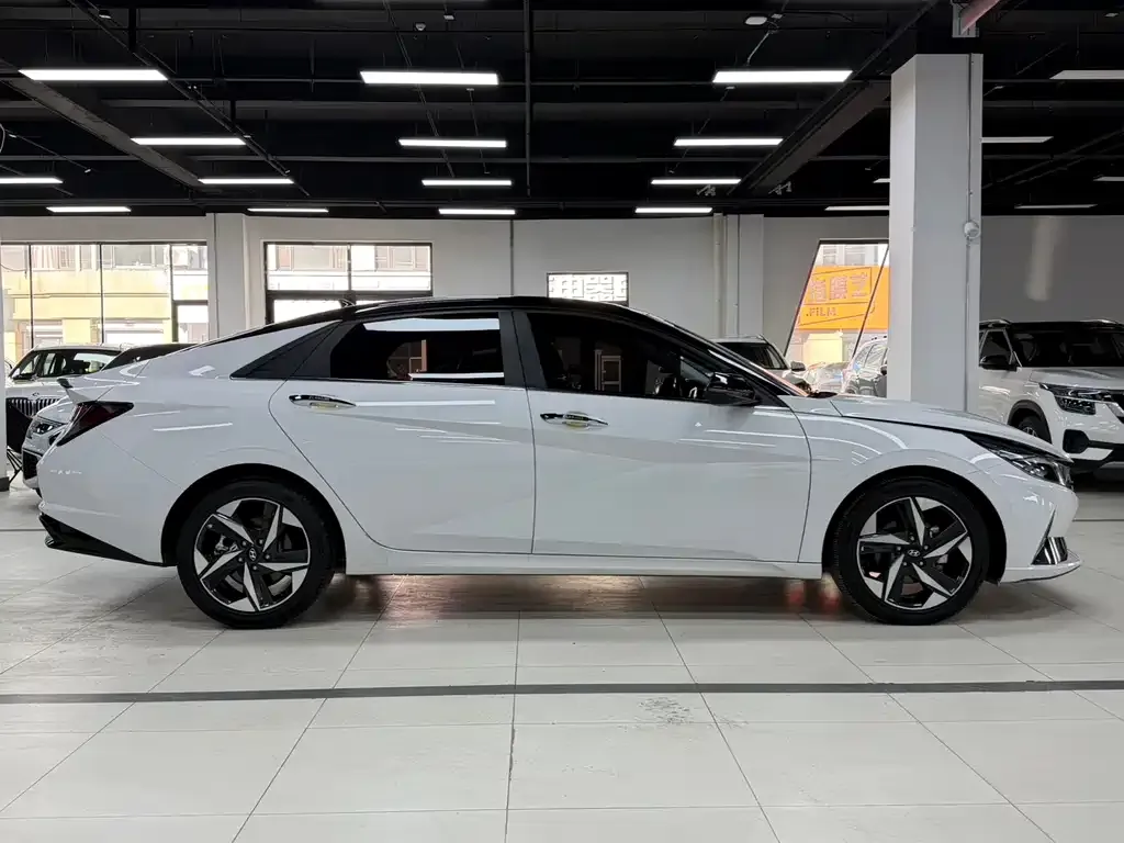 Hyundai Elantra 2023 из CN, фото 10