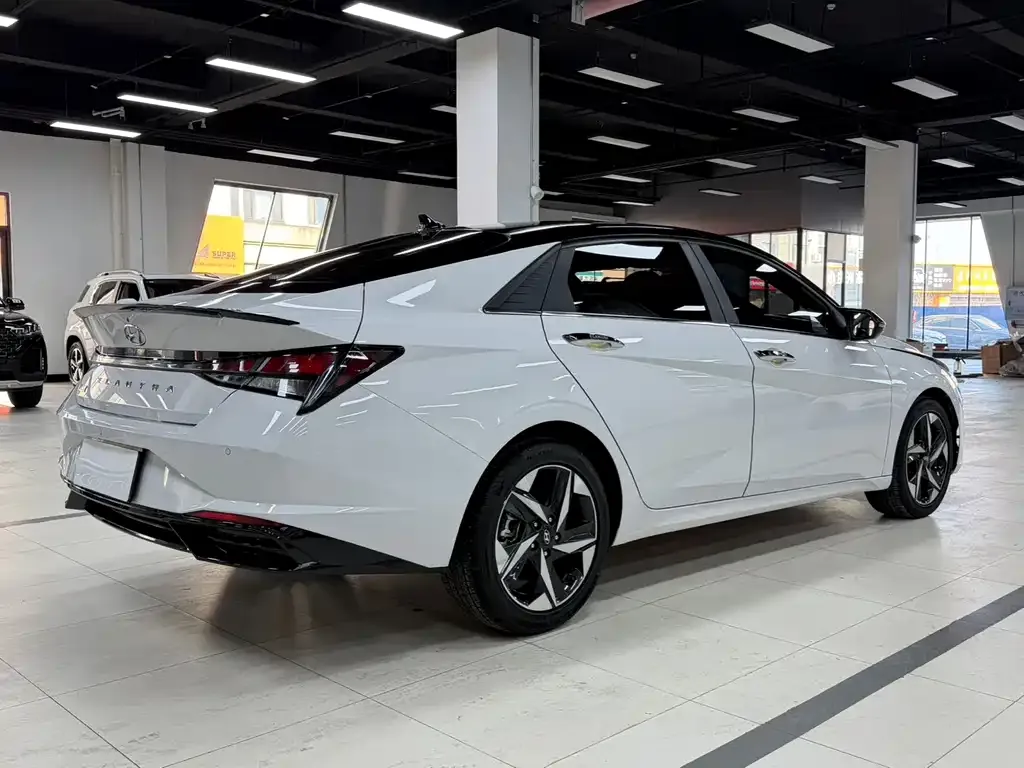 Hyundai Elantra 2023 из CN, фото 3