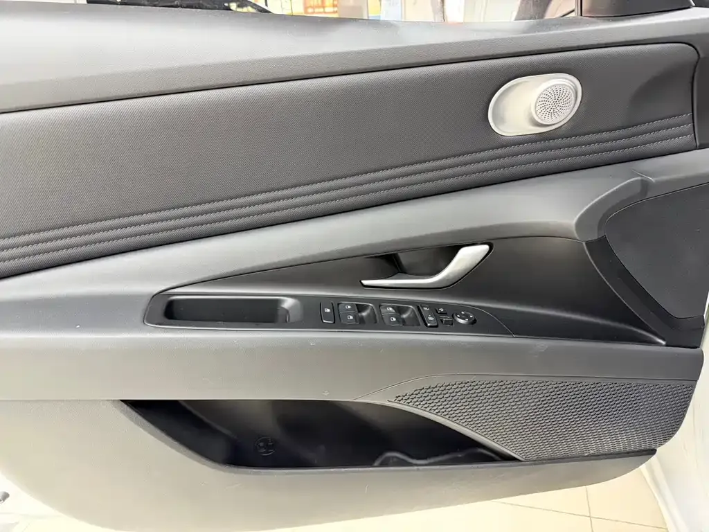 Hyundai Elantra 2023 из CN, фото 8
