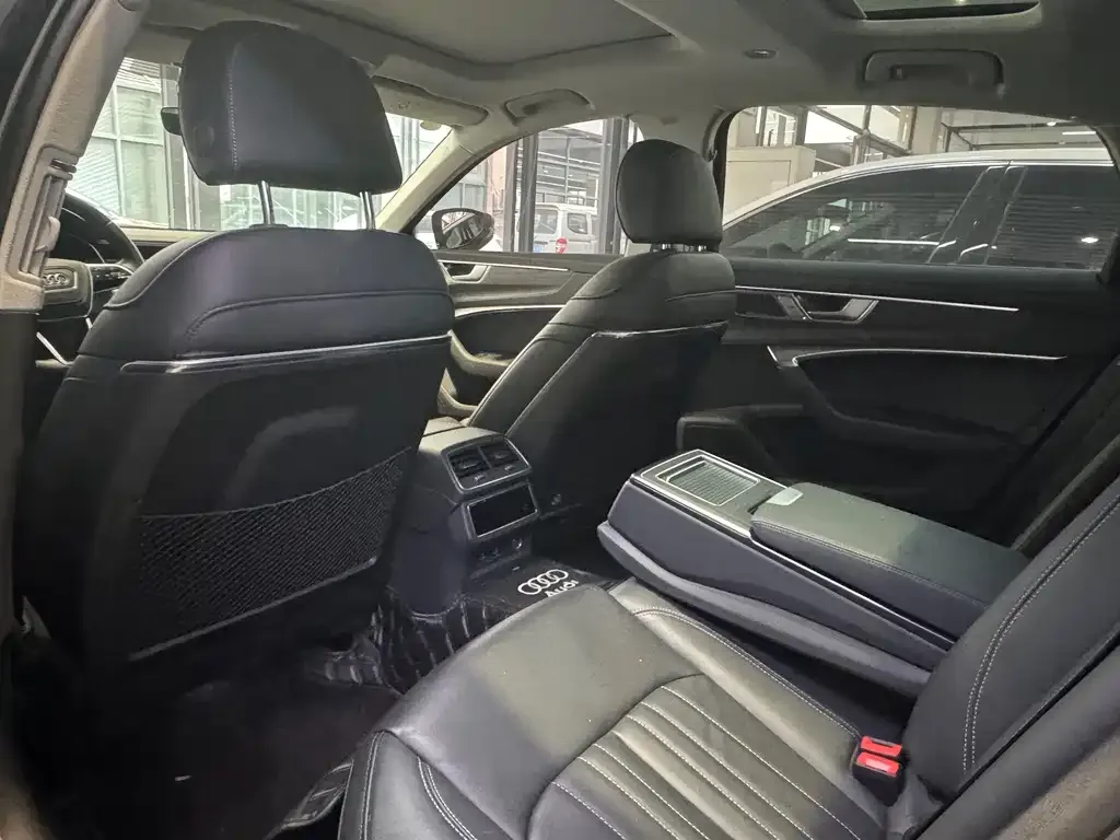 Audi A6L 2023 из CN, фото 3